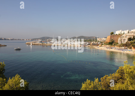 Szene auf der Suche nach Westen über Portale Strand und Puerto Portals Marina, Calvia, South West Mallorca / Mallorca Stockfoto