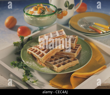 Butter-Waffeln mit Kalk - Aprikose-Quark Stockfoto