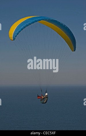 Europa, Spanien, la Coruña, Gleitschirm im Flug Stockfoto