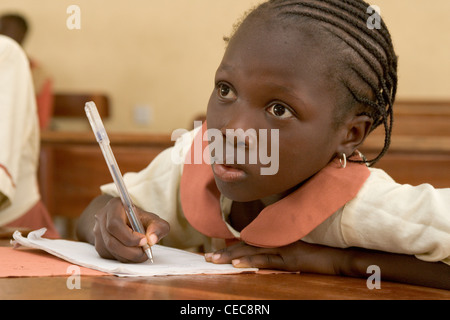 Damalola sind während der Englisch-Kurs, primäre 5, Grundschule, Lagos Nigeria Stockfoto