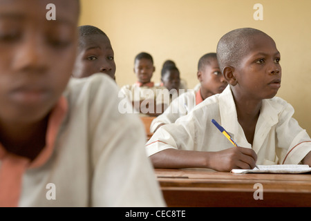 Sanni Gali im Englischunterricht, primäre 5, Grundschule, Lagos Nigeria Stockfoto