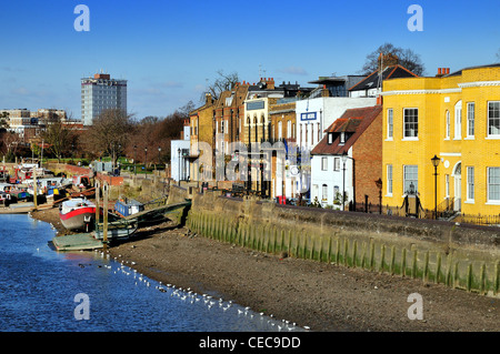 Am Flussufer am West London Hammersmith Stockfoto