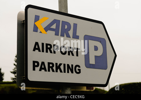 Melden Sie für Karl Flughafen Parken am Belfast International Airport, der geschlossen wurde, wegen der Planung Regelungen Stockfoto