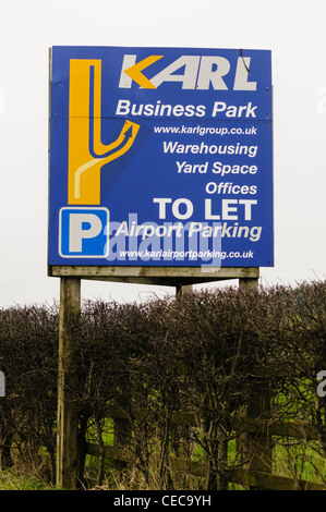 Melden Sie für Karl Flughafen Parken am Belfast International Airport, der geschlossen wurde, wegen der Planung Regelungen Stockfoto