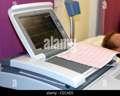 Computer-Print aus einem EKG EKG auf Elektrokardiogramm Maschine England Stockfoto