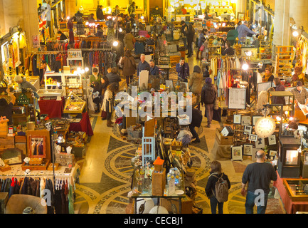 Brooklyn Flea Market in Williamsburg Sparkasse Stockfoto