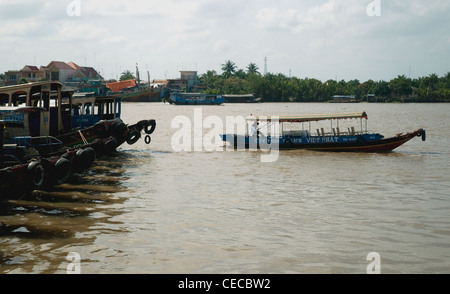 Ein Sampan begibt sich von My Tho Hafen auf dem Mekong Stockfoto