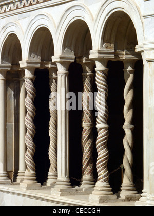 Säulen des Klosters in San Paolo Fuori le Mura, Rom, Italien Stockfoto