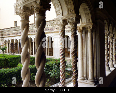 Säulen des Klosters in San Paolo Fuori le Mura, Rom, Italien Stockfoto