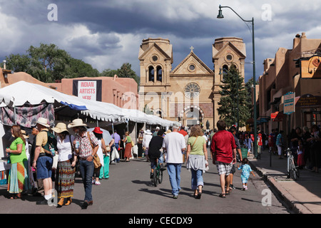 Santa Fe, New Mexico, USA. Downtown Plaza-Bereich während der indische Markt. Stockfoto