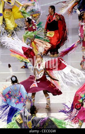 Albuquerque, New Mexico. Teilnehmer in The Gathering of Nations, eine jährliche Veranstaltung, die als die größte Powwow in der ganzen Welt präsentiert. Stockfoto