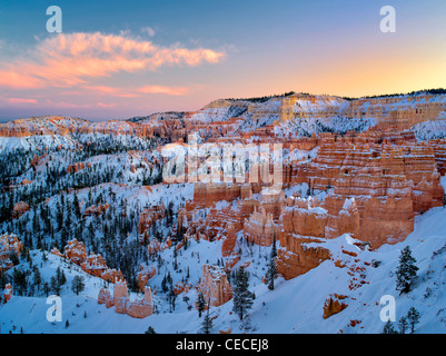 Schnee und Sonnenuntergang in Bryce-Canyon-Nationalpark, Utah Stockfoto