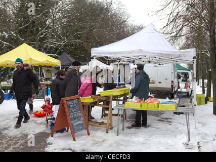Fischhändler Stall - Stadt & Land Sonntag Bauern Markt - Alexandra-Schlosspark - Muswell Hill - London Stockfoto