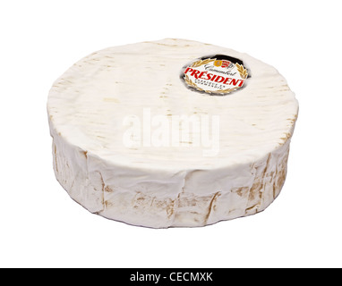 Französischer Camembert Käse auf weißem Hintergrund Stockfoto