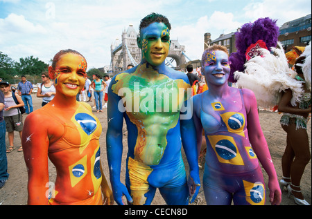 England, London, "Carnaval Del Pueblo" Festival, Porträt von bemalten Brasilianer Stockfoto