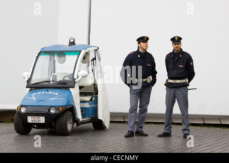 Gesetzdurchführung in Italien Polizeiauto Stockfoto