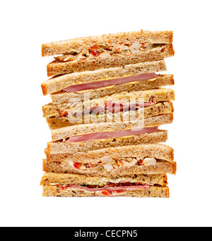 Sandwich-Stapel auf weißem Hintergrund Stockfoto