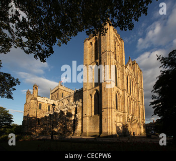 Ripon Kathedrale Westfassade, Ripon, North Yorkshire, UK Stockfoto