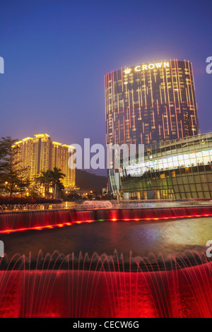 Crown Towers Hotel in der Abenddämmerung, City of Dreams, Cotai Strip, Macau, China Stockfoto