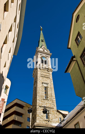 Belltower evangelischen Kirke, St. Moritz, Schweiz Stockfoto