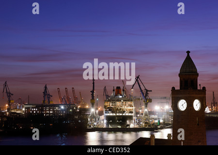 Kreuzfahrtschiff Queen Mary II, Renovierungen, Trockendock Elbe 17, Blohm und Voss, St. Pauli, Hamburg, Hamburg, Deutschland, Europa Stockfoto