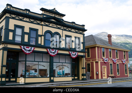 Eisenbahn, die Gebäude in der historischen Altstadt von Skagway, Alaska, USA Stockfoto