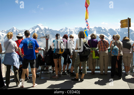 Horizontalen Blick von der Aussichtsplattform auf dem Gipfel des Schilthorn, fast 3000m über dem Meeresspiegel, an einem klaren Tag. Stockfoto