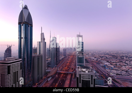 Blick auf Downtown Dubai, an der linken ROSE RAYHAAN von Rotana, Türme, Hochhäuser, Hotels, moderne Architektur, Sheikh Zayed Road Stockfoto
