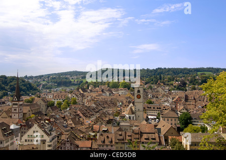 Horizontalen Weitwinkel ziemlich Schaffhausen, die Türme der St. Johanniskirche und alle Heiligen Abtei prominenten an einem sonnigen Tag. Stockfoto