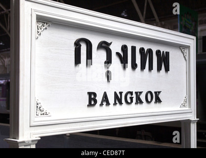 Bangkok-Schild am Hualamphong Bahnhof Stockfoto