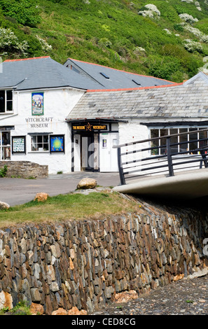 Ein Blick auf das Museum of Witchcraft in Dorf von Boscastle, Cornwall, England, Großbritannien Stockfoto