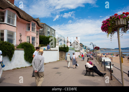 Die Cobb Gate Fish Bar und im Rock Point Inn bei Lyme Regis, Dorset, England. Stockfoto