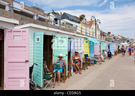 Die Cobb Gate Fish Bar und im Rock Point Inn bei Lyme Regis, Dorset, England. Stockfoto