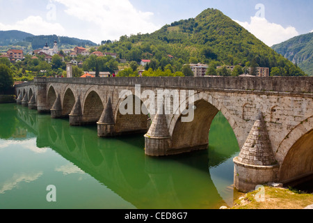 Alte Schönheit Brücke über die Drina in Visegrad Stadt - Bosnien und Herzegowina. Stockfoto