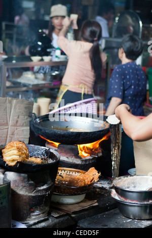 Restaurant auf dem russischen Markt, Phnom Penh, Kambodscha. Stockfoto