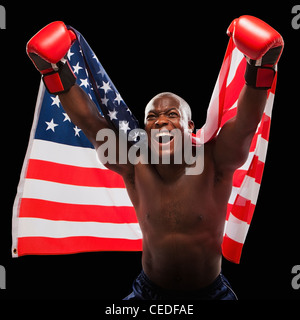 Afrikanische amerikanische Boxer, die amerikanische Flagge Stockfoto