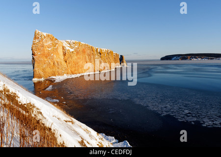 Le Rocher Perce in Perce in Gaspesie Quebec Kanada im Winter Stockfoto