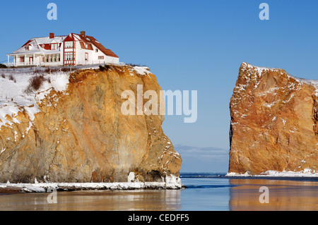 Le Rocher Perce in Perce in Gaspesie Quebec Kanada im Winter Stockfoto