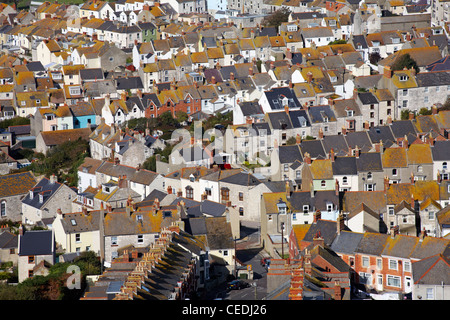 Blick von Portland Heights, Portland, Weymouth Dorset, Großbritannien, über das Dorf Fortuneswell und Chiswell, Isle of Portland im Oktober Stockfoto