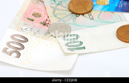 Detailbild des Papier Geld und Münzen mit EC-Karte. Stockfoto