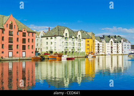 Alesund Norwegen - Blick auf den Brosundet-Kanal am Ufer Alesund More und Romsdal Norwegen Europa Stockfoto