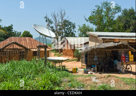 Sat-Antenne in einem Dorf in Pwani Region Tansania Stockfoto