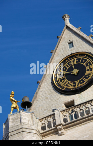 Uhr der St.-Peters-Kirche in Löwen, Flämisch-Brabant, Belgien. Stockfoto