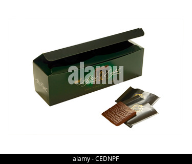 Nahaufnahme einer Schachtel Nestle After Eight Mint Schokoladen-Minze-Dosen ausgeschnitten Stockfoto