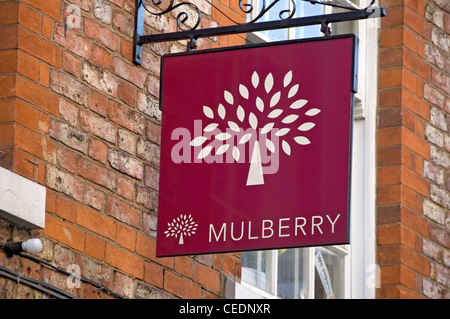 Nahaufnahme von Mulberry Luxus Handtasche Geschäft Schild York North Yorkshire England Vereinigtes Königreich GB Großbritannien Stockfoto