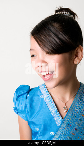 Asiatische Mädchen in traditioneller Kleidung Stockfoto