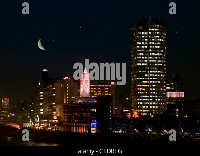 Night Shot oxo Tower Restaurant auf der Themse London Uk Stockfoto