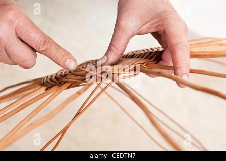 Korb zu machen Stockfoto