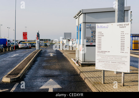 Eintritt in die Long Stay Parkplatz am Belfast International Airport Stockfoto
