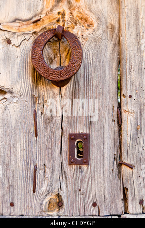 Türgriff in Arres, einem kleinen Dorf in Huesca, Cruisen Way of St. James in Aragon. Spanien Stockfoto